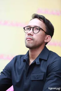 FOTO: Dadakan, Maruli Tampubolon Jadi Dokter di Film 'BUKAAN 8'