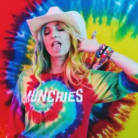 FOTO: Dani, Kakak Bella Thorne Yang Gayanya Tak Kalah Nyentrik