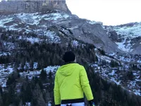 FOTO: Dari Gunung Sampai Pantai, Ini Gaya Liburan Ala Rizky Nazar