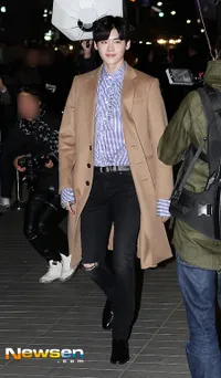 FOTO: Dari Lee Jong Suk - Yoona Memukau di Anniversary Burberry