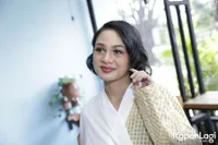FOTO: Daripada Pesawat, Andien Mengaku Lebih Suka Naik Kereta Api