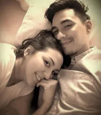 FOTO: Darius Sinathrya, Suami Ganteng Yang Sayang Banget Istri
