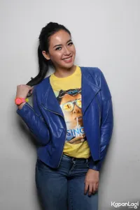 FOTO: Debut Film, Elvira Devinamira Tak Bisa Tolak Raditya Dika