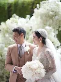 FOTO Dekorasi Venue Pemberkatan Nikah Chelsea Islan, Penuh Bunga Berhias Anggrek Mahal