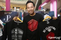 FOTO: Deni Cagur Cerita Soal Bisnis Clothing Bareng Rekan Artis
