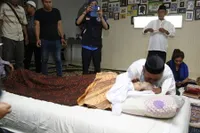 FOTO: Deretan Artis Ini Hadir di Rumah Duka Almh. Ibu Eko Patrio