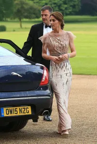 FOTO: Deretan Gaun Mahal Kate Middleton, Harganya Bikin Melongo!