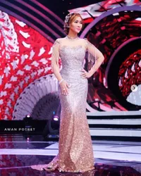 Foto Deretan Gaun Koleksi Inul Daratista, Mewah & Glamor!