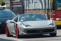 FOTO: Deretan Seleb Ini Mempunyai Mobil Sport, Keren & Mahal!