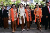 FOTO: Detail Kebaya Cantik Selvi Ananda Resmi Jadi Istri Gibran