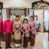 FOTO Detail Siraman Kaesang, Penuh Canda Tawa dari Pak Jokowi Hingga Kakak Ipar