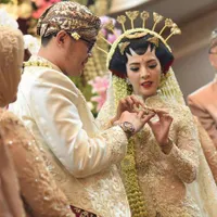 FOTO: Detik-Detik Detail Akad Nikah Putri Cantik Gubernur Jatim