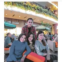 Foto Dewi Nurmania Anak Pertama Muzdalifah, Cantik Tapi Jarang Tersorot