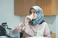 FOTO: Dhatu Rembulan, Istri Tria Changcuters Yang Cantik Berhijab