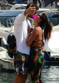 FOTO Di Italia, Nicole Scherzinger & Pacar Ciuman Hot-Beli Cincin