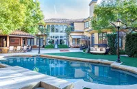 FOTO: Dibanderol Rp 119 M, Rumah Charlie Sheen Mewah Bikin Mupeng