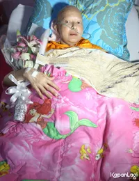 FOTO: Dirawat Dua Minggu di RS, Yana Zein Ingin Pulang ke Rumah