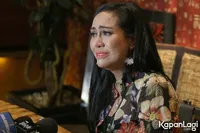 FOTO: Disebut Pelakor, Ratu Meta Menangis Keluarganya Kena Imbas