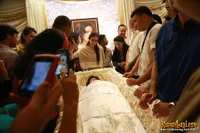 [Foto] Disemayamkan, Kepergian Rae Sita Supit Menyisakan Air Mata