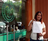 FOTO: Disertai Tangisan, Elly Sugigi Ungkap Alasan Minta Bercerai