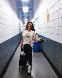 Foto Dokter Jocelyne Miranda Diduga Pacar Baru Shawn Mendes yang 26 Tahun Lebih Tua