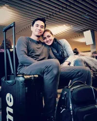 FOTO: Donna Agnesia & Darius Sinathrya di Finlandia, Pertama Kali Naik Snowmobile - Nikmati Momen Liburan Berdua