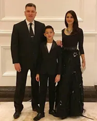 FOTO: Eddy Putra Ganteng Bule Maudy Koesnaedi Yang Selalu Rapi