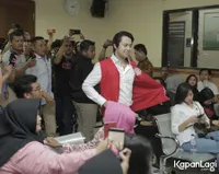 FOTO: Ekspresi Hilda Vitria Setelah Kriss Hatta Dinyatakan Bebas