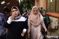 FOTO: Elma Theana Dipanggil KPAI Soal Narkoba di Padepokan Gatot