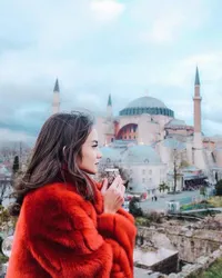 FOTO: Potret Jalan-Jalan Cantik dan Seru Enzy Storia di Istanbul