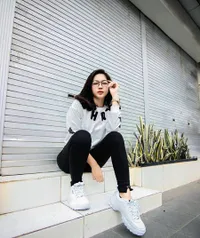 FOTO: Eriska Nakesya, Selebgram Cantik yang Jadi Model Vapor