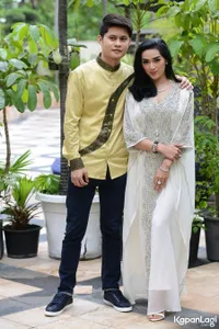 FOTO: Esal Revano & Tiara Dewi, Dekat Bukan Karena Harta