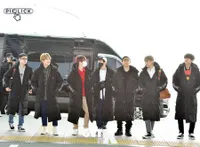 FOTO: EXO Berangkat ke Taiwan, Suho Jungkir Balik di Airport