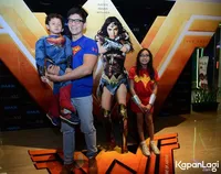 FOTO: Family Time! Darius - Marcellino Ajak Anak Nonton Film Ini