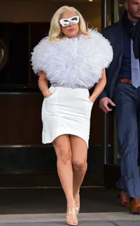 FOTO: Fashion Jalanan ala Lady Gaga, Super Glamor & Mewah!