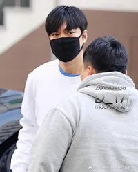FOTO: Fashion Lee Min Ho Selama Wamil, Ganteng Bergaya Casual