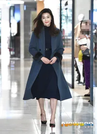 FOTO: Fashion Musim Dingin Jun Ji Hyun, Cantiknya Anggun Berkelas