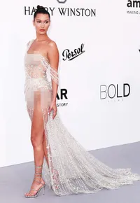 FOTO: Fashion Red Carpet Terseksi Selama 2017, Bikin Gagal Fokus!
