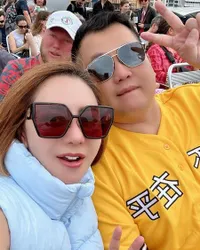 Foto Femmy Permatasari Saat Pamer Rambut Uban yang Terus Tumbuh, Cantik & Awet Muda di Usia 49 Tahun