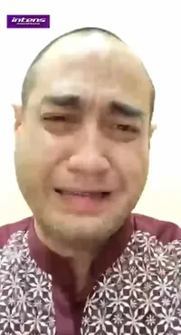 Foto Ferry Irawan Berlutut di Depan Venna Melinda, Menangis Tanpa Air Mata Jadi Sorotan