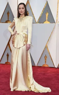 FOTO: Gagal Keren, Inilah 11 Artis Bergaun Terburuk di Oscar 2017