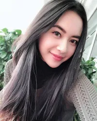 FOTO: Galeri Cantik & Keren Elvira Devinamira Saat Ada di Eropa