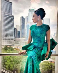 FOTO: Galeri Cantik Yuni Shara Saat Tampil Mengenakan Gaun