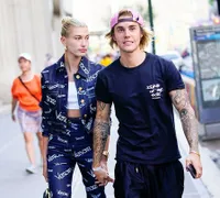 FOTO: Gandengan, Justin Bieber & Hailey Baldwin Bikin Baper Fans