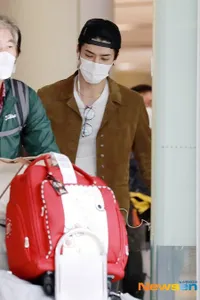 Foto Ganteng Sehun EXO di Airport, Dikerubuti Fans yang Lupa Social Distancing Sampai Bikin Jurnalis Terjatuh