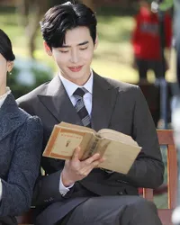 FOTO: Gantengnya Lee Jong Suk Jadi Pria Aristokrat Yang Genius