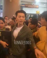 FOTO: Gantengnya Super Junior - TVXQ Saat Tiba di Bandara Bali