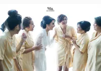 FOTO Ganti Baju 4 Kali Ini Pesona Tyas Mirasih di Hari Pernikahan