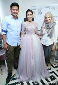 FOTO: Gaun Nikah Ryana Dea Karya Zaskia Sungkar, Bak Cinderella!