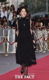 FOTO: Gaun Terburuk Selama Red Carpet 'Seoul Drama Awards 2015'